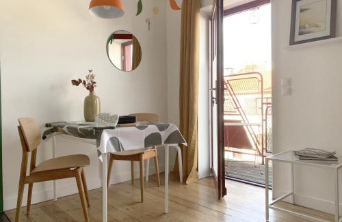 Noisy-le-Sec Apartment | Discover Le Balcon Rouge: Family-Friendly Getaway