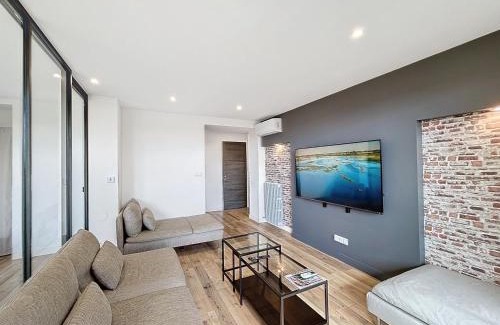 Amidonniers - Caffarelli Apartment | Relax at Le Balcon with Beautiful Canal Views