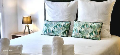 Audenge Apartment | Le Banc d Arguin Escapade romantique Port et Piscine naturelle à proximité Terrasse Wifi Détente assurée