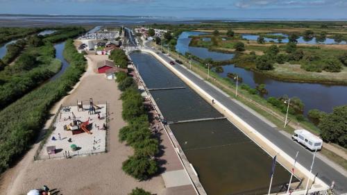 Audenge Apartment | Le Banc d Arguin Escapade romantique Port et Piscine naturelle à proximité Terrasse Wifi Détente assurée