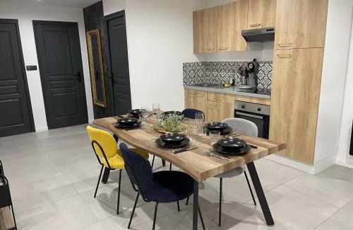 Lens Apartment | Le Baroque: Pet-Friendly Retreat with Wi-Fi Access