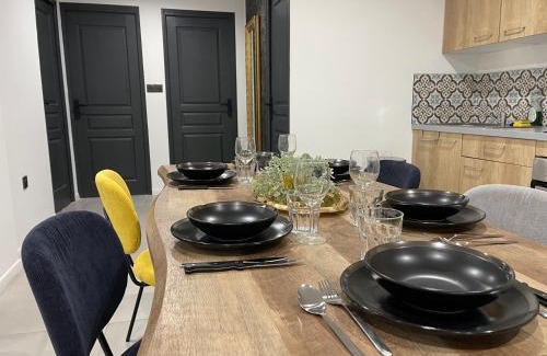 Lens Apartment | Le Baroque: Pet-Friendly Retreat with Wi-Fi Access
