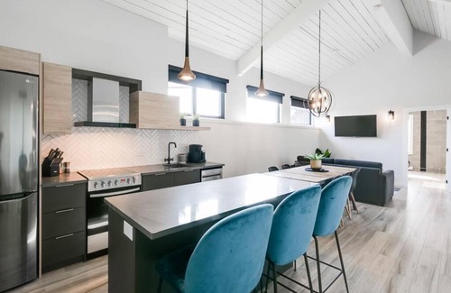 Laval House | Top-Rated Family Hotel: Le Barrette - Complexe la Voûte