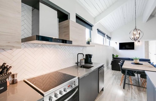 Laval House | Top-Rated Family Hotel: Le Barrette - Complexe la Voûte