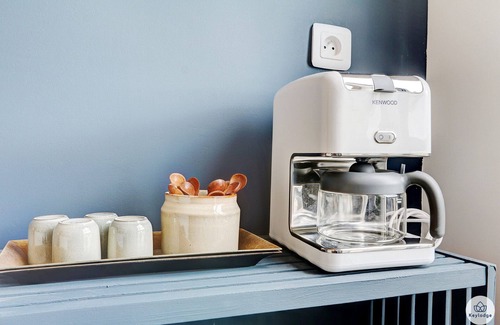 Saint-Denis Apartment | Guest Rated 9/10: Le Baryton Studio with Kitchen & Breakfast