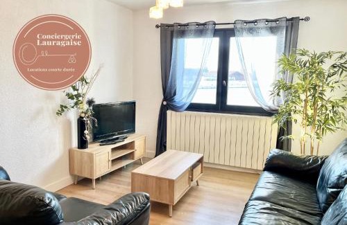 Castelnaudary Apartment | Central Appartement du Bassin with Private Garage - 8.6/10 Rating