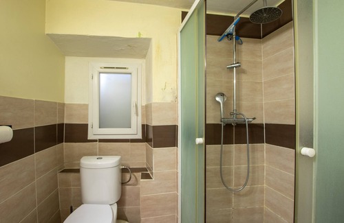 Cuges-les-Pins Apartment | Comfortable Le Beaumier Apartment with Spa & Breakfast for 4
