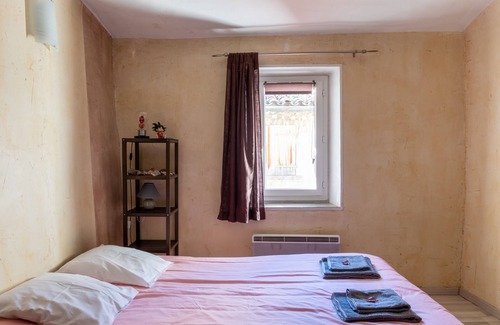 Cuges-les-Pins Apartment | Comfortable Le Beaumier Apartment with Spa & Breakfast for 4