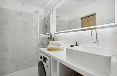 4th Arrondissement Apartment | Elegant Le Beausoleil Duplex with Wifi and Netflix