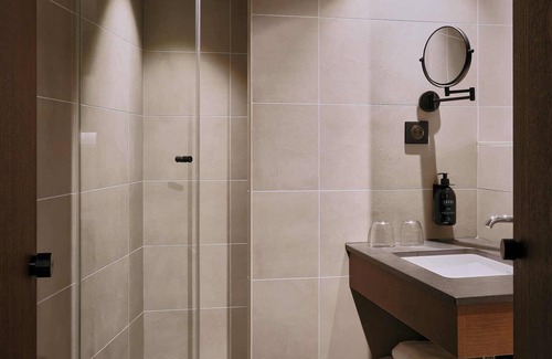 Saint-Lambert Hotel | Discover Le Bellune Paris Hotel: Spa, Pool & 9.2/10 Rating