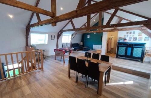 Saint-Jans-Cappel Apartment | Oceanfront Oasis at Le Belvédère with Pool & Family Fun