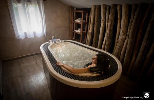 Montagudet Hotel | Discover Comfort at Le Belvédère Hotel with Oceanfront Bliss