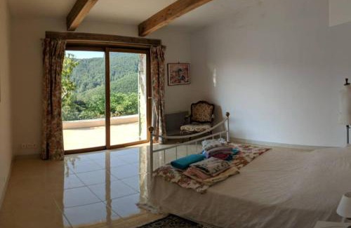 Lairiere House | Cozy Le Belvedere: Pet-Friendly Ocean View Retreat