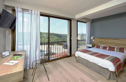 Rocamadour Hotel | Belvedere Hotel: Family-Friendly Stay with Pool & Dining