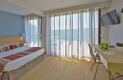 Rocamadour Hotel | Belvedere Hotel: Family-Friendly Stay with Pool & Dining