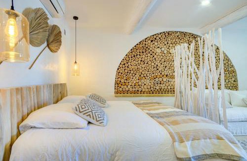 Sarrians Apartment | Beautiful Le Bercail de Montmirail with Oceanfront Pool