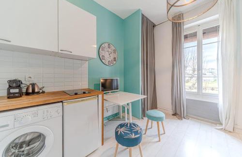 8th Arrondissement Apartment | Cozy Le Berliet Studio Near Maison de la Danse