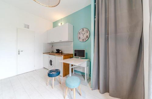 8th Arrondissement Apartment | Cozy Le Berliet Studio Near Maison de la Danse
