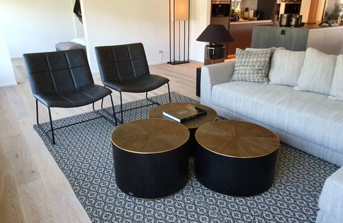 Old Town Apartment | Experience Le Bijou Bahnhofstrasse with Oceanfront Amenities