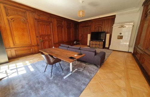 Grunes Quartier Apartment | Elegant Le Bijou BK9 Suite with Breakfast & Family-Friendly Perks