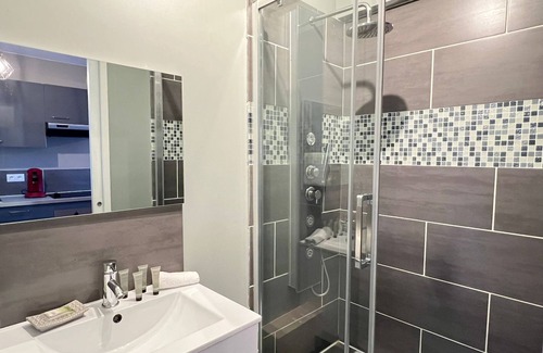 Bleriot-Plage Apartment | Cozy Le Blériot: Steps from the Sea with Family Amenities