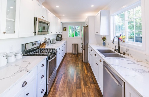 Canoga Park House | Topanga Retreat - Newly Designed 3BR House with Pool