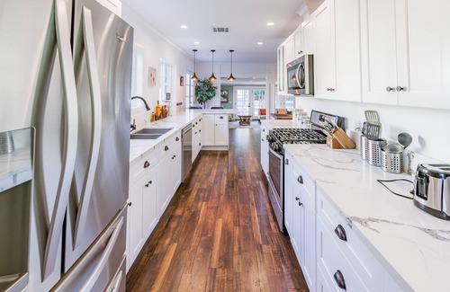 Canoga Park House | Topanga Retreat - Newly Designed 3BR House with Pool