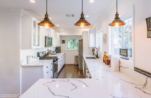 Canoga Park House | Topanga Retreat - Newly Designed 3BR House with Pool