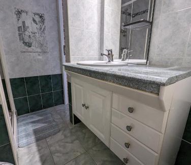 Spay Apartment | Discover Le Bleuet: Pet-Friendly with a 9/10 Guest Rating