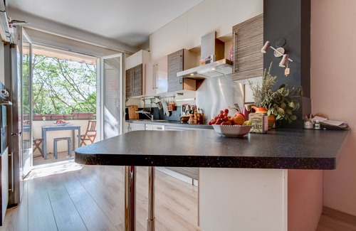Couronne Urbaine Apartment | Discover Le Blondel: 2-Bedroom Retreat in Town Center