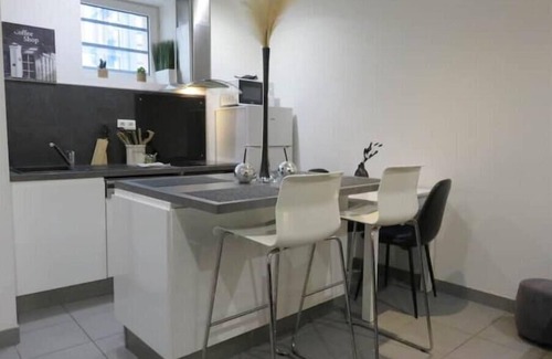 La Gare Apartment | Experience Comfort at Le Bogolan with Family-Friendly Amenities