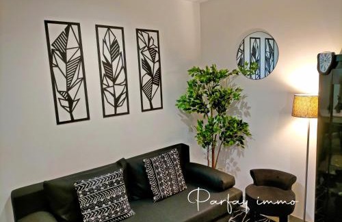 La Gare Apartment | Cozy Le Bogolan: Family-Friendly Design Retreat