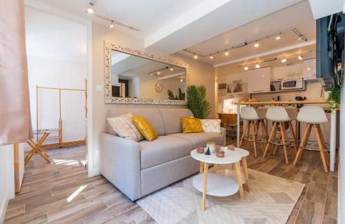 La Vabre Apartment | Relax at Le Bohème: Spa, Hot Tub & Wifi in Lozère