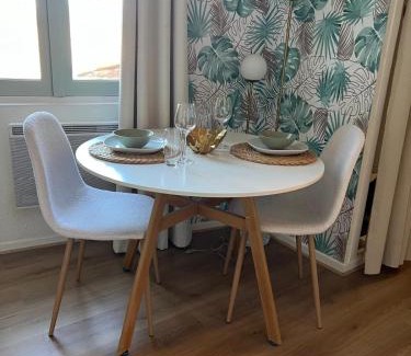Saint-Cyprien Apartment | Discover Le Bohème: Top-Rated Hotel with Family-Friendly Dining