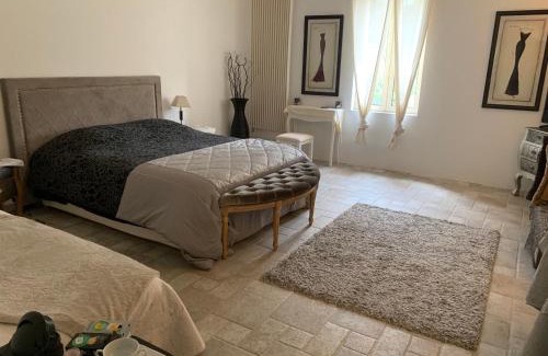 Montpouillan Bed & Breakfast | Oceanfront Retreat at Le Bois de Montpouillan - Pool & Dining