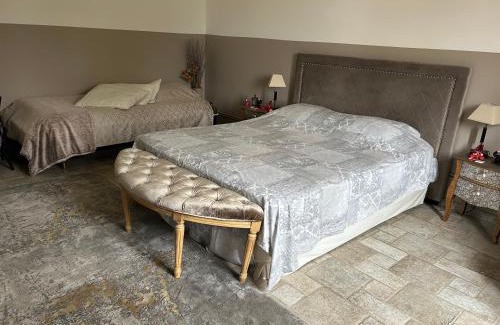 Montpouillan Bed & Breakfast | Oceanfront Retreat at Le Bois de Montpouillan - Pool & Dining