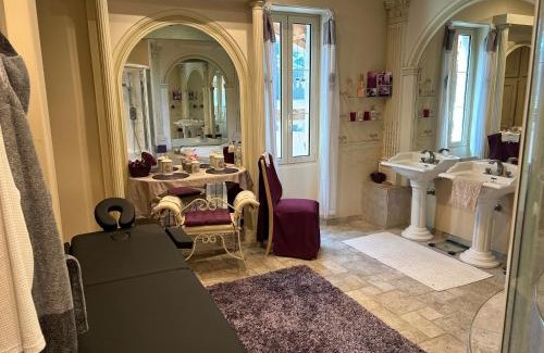 Montpouillan Bed & Breakfast | Oceanfront Retreat at Le Bois de Montpouillan - Pool & Dining