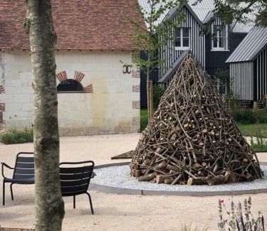 Chaumont-sur-Loire Hotel | Discover Le Bois des Chambres: Family-Friendly Retreat