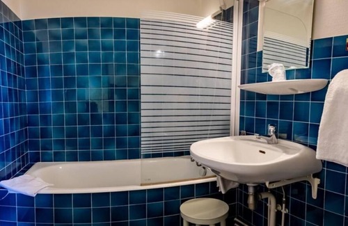 Chateauroux Hotel | Comfortable Le Boischaut: Family-Friendly with Dining Options