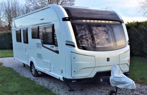 Saint-Mayeux Bed & Breakfast | Pet-Friendly Retreat at Le Boterff Gites et Camping