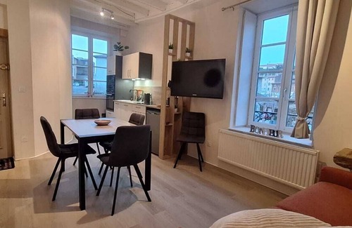 L'Arbresle Villa | Enjoy a Cozy Stay at L'appart & Lumiere with Netflix Fun