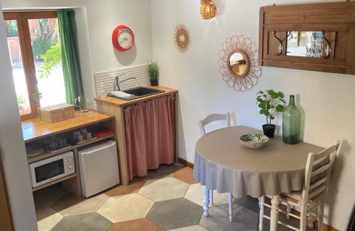Sollies Pont Bed & Breakfast | Discover Oceanfront Bliss at LE BOURGUET - 9.1/10 Rated