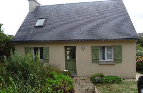 Saint-Mathieu House | Pet-Friendly Maison Le Bout du monde with Ocean Views