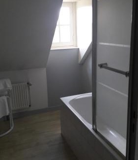 Port-Brillet Hotel | Discover Le Brillet-Pontin: Pet-Friendly Retreat Awaits