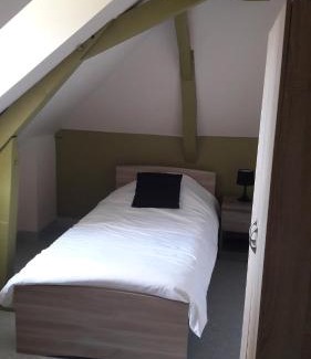 Port-Brillet Hotel | Discover Le Brillet-Pontin: Pet-Friendly Retreat Awaits
