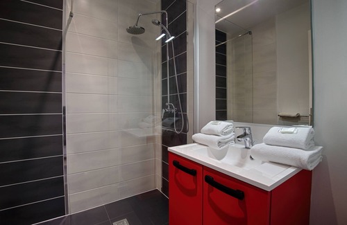 Quimperle Hotel | Relax at Le Brizeux: Spa & Breakfast in a Family Haven