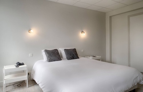 Quimperle Hotel | Relax at Le Brizeux: Spa & Breakfast in a Family Haven
