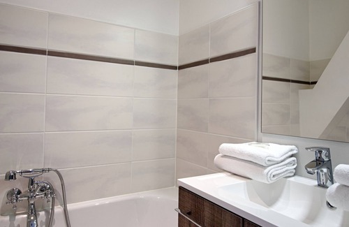 Quimperle Hotel | Relax at Le Brizeux: Spa & Breakfast in a Family Haven