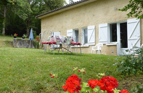 Saint-Laurent-sur-Manoire House | Discover Le Brouquet: Family-Friendly Stay with Breakfast