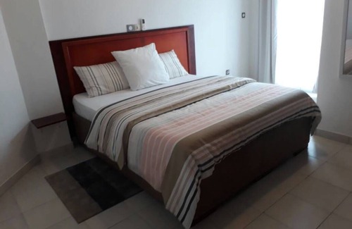 Douala House | Comfortable Stay at Le Buffle Noir in Douala with Breakfast